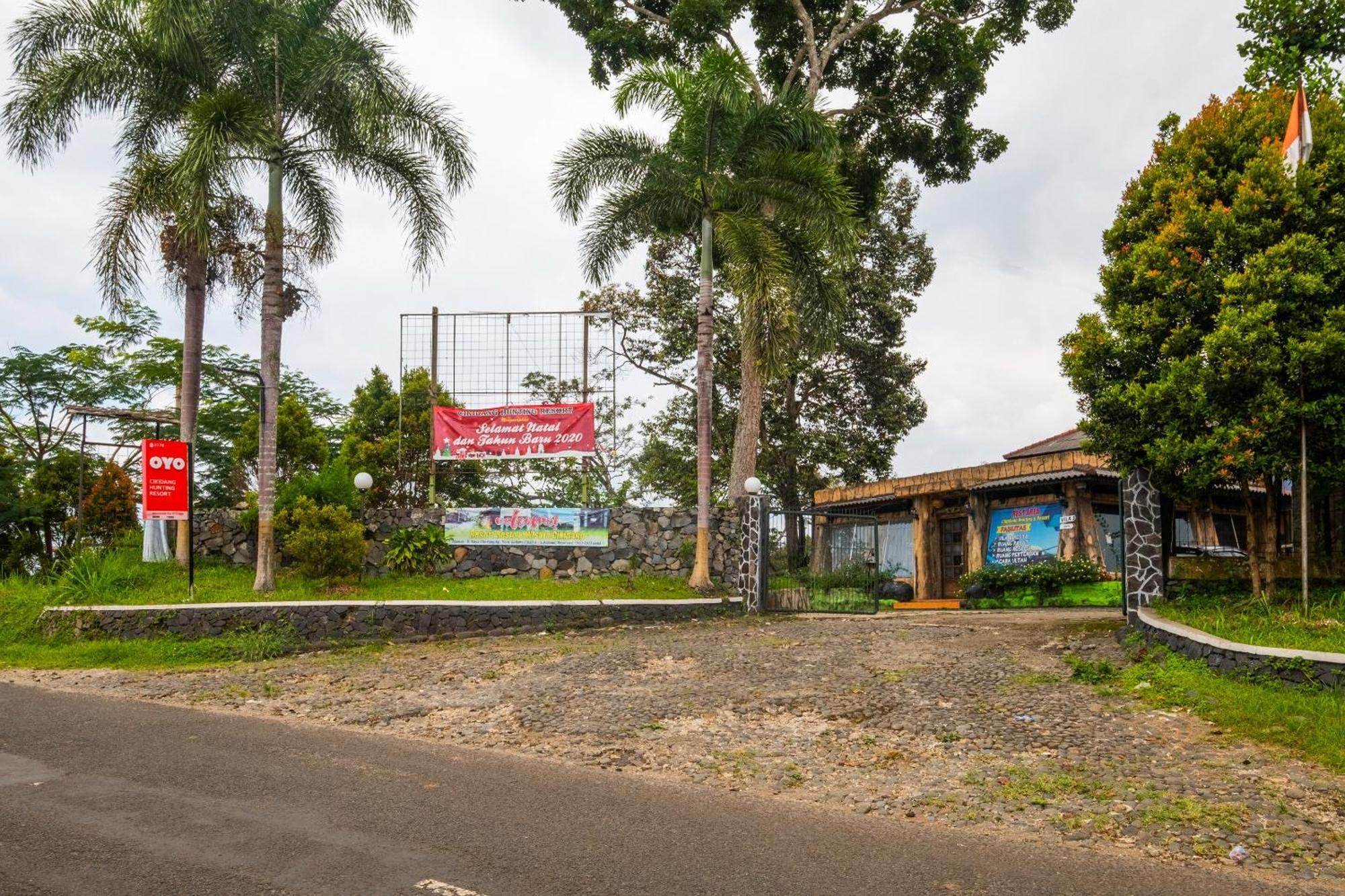 Oyo 2278 Cikidang Hunting Resort Сукабуми Экстерьер фото
