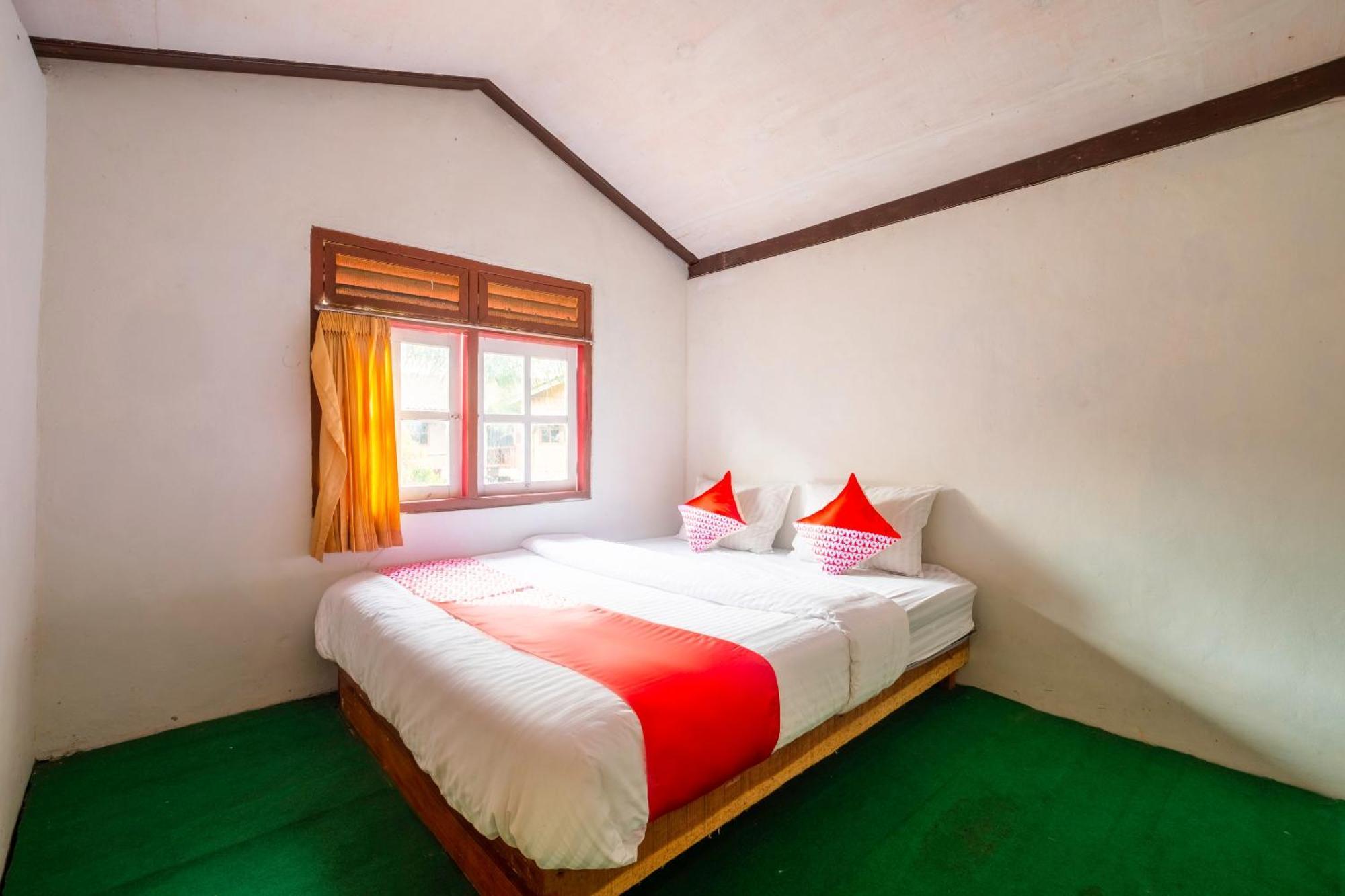 Oyo 2278 Cikidang Hunting Resort Сукабуми Экстерьер фото