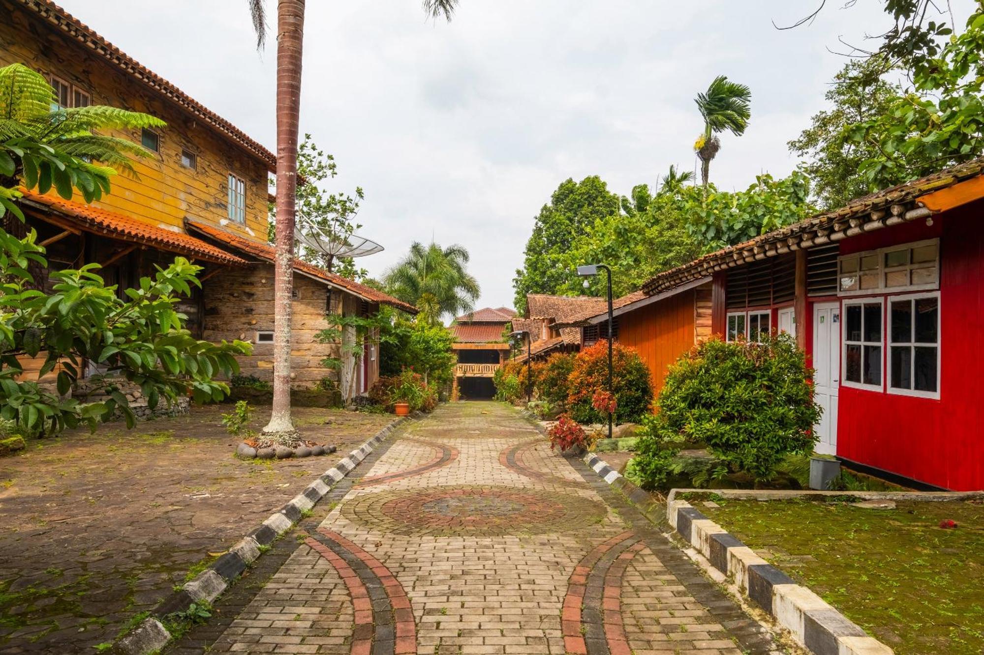 Oyo 2278 Cikidang Hunting Resort Сукабуми Экстерьер фото